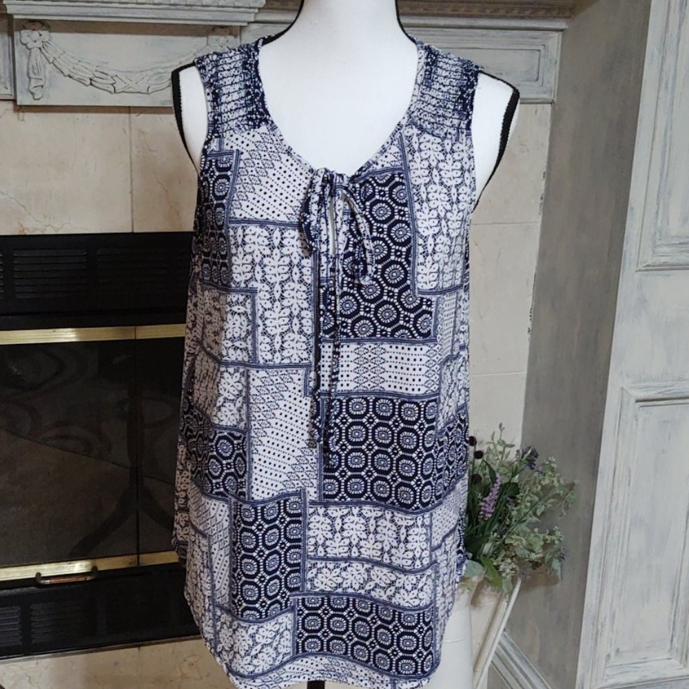 🛍️Sleeveless scoop neck top